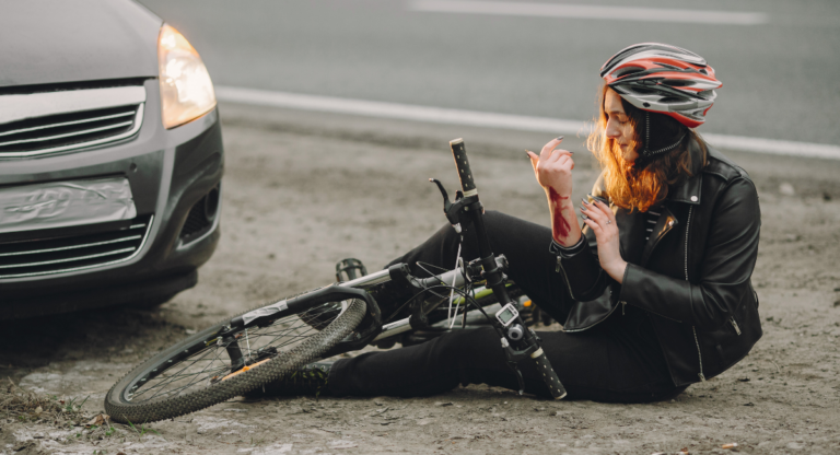 Girl injured in a bicycle accident from a car